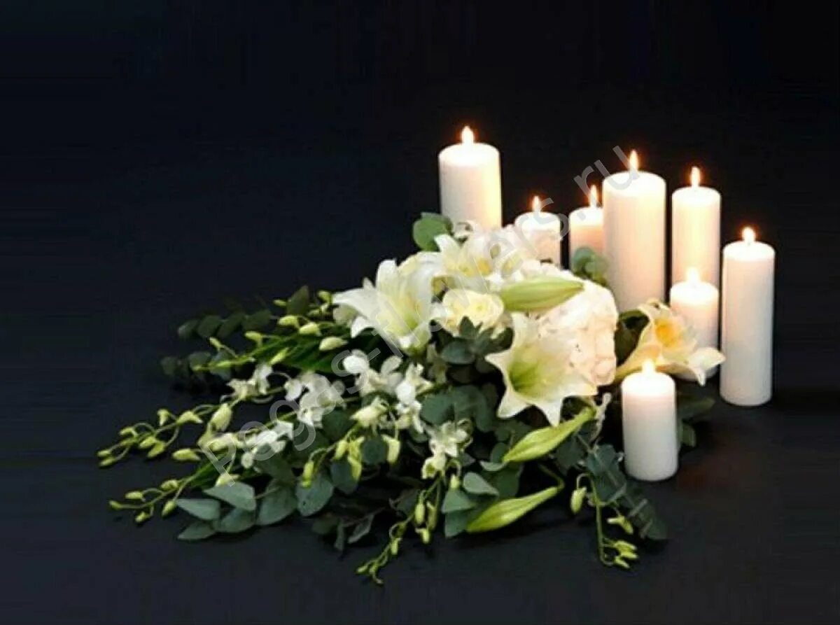 Открытки траурные свечи. Траурная свеча. Свеча похоронная. Поминальные цветы. Цветы и свечи.