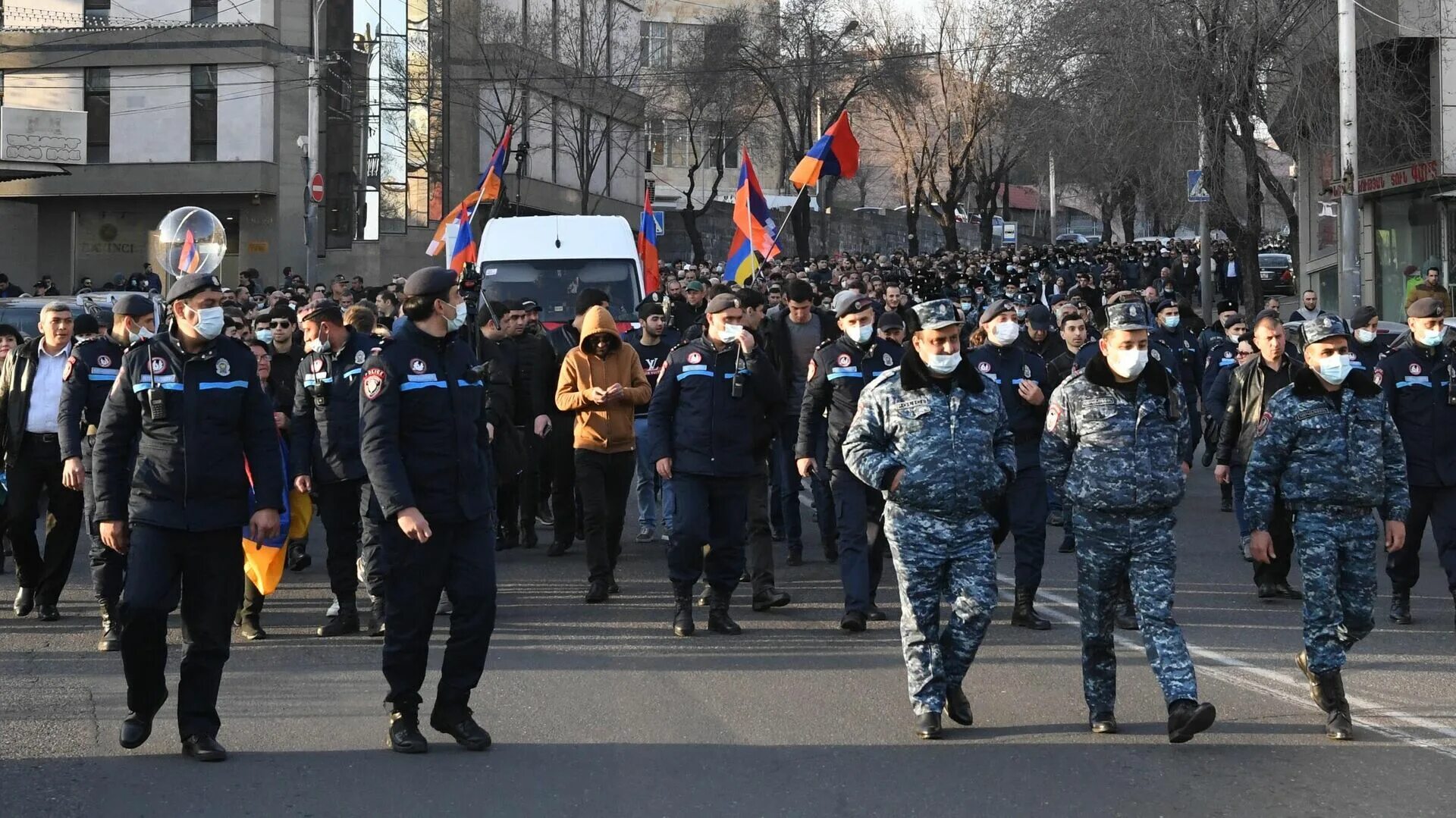 Протесты в Армении 2021. Митинги в Армении. Митинг в Ереване. Митинги во Франции. Выборы президента в ереване