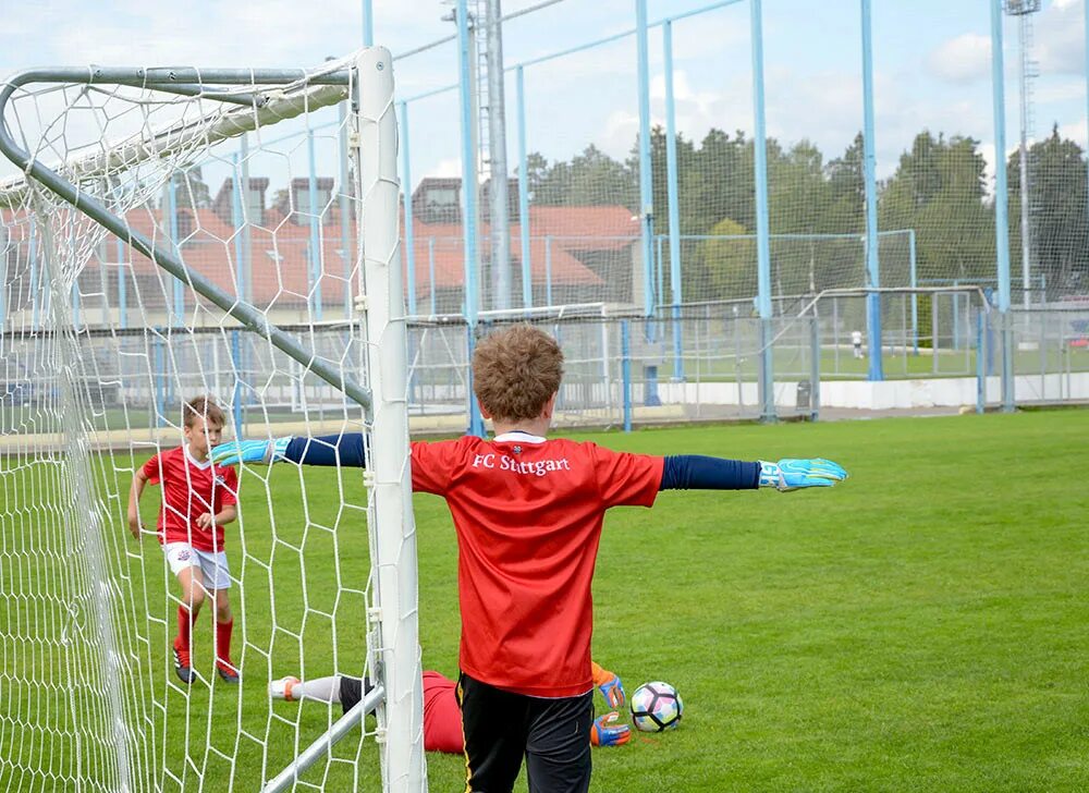 Мини футбол в школу результаты 2024. Футбольная школа FC Stuttgart, Москва. Футбольный лагерь Кратово. Футбольная школа Штутгарт Всеволожск. Немецкая школа футбола.