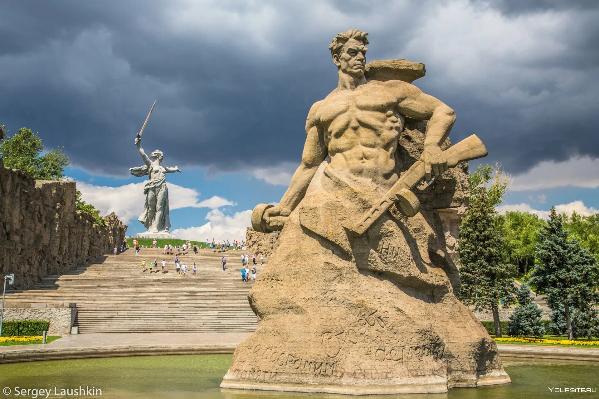 Мамаев Курган Волгоград. Волгоград Обелиск Мамаев Курган. Мемориальный комплекс Мамаев Курган. Площадь стоявших насмерть на Мамаевом Кургане.