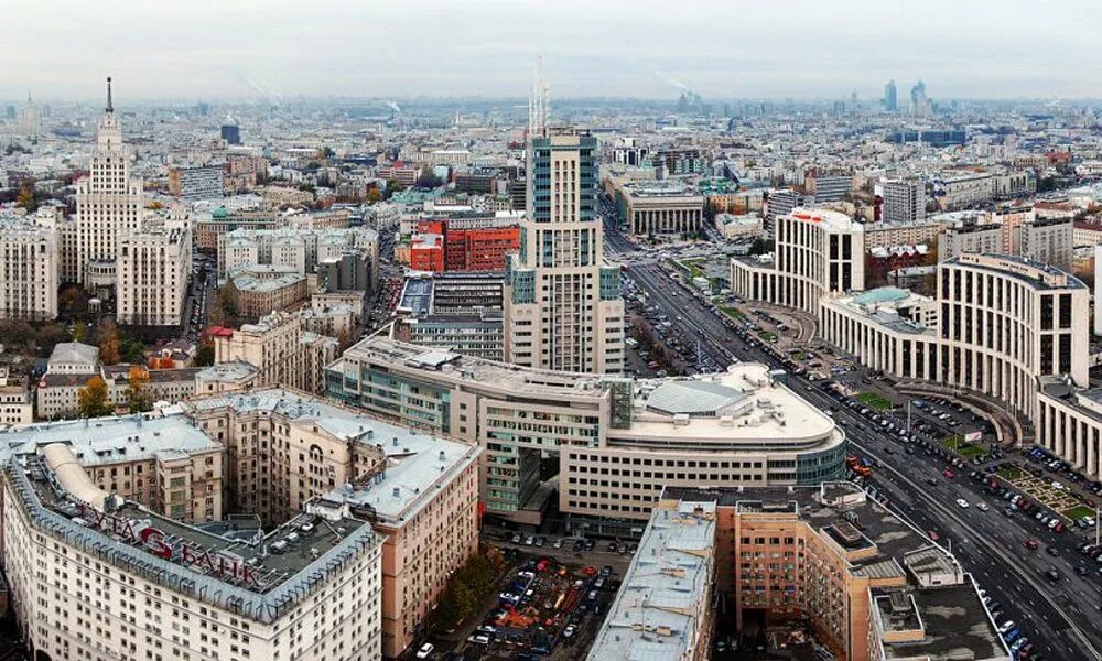 Которая расположена в центре сама