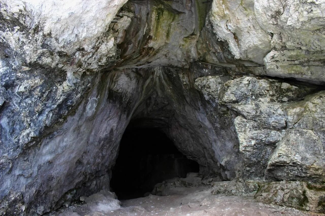 Пещера виндия. Каменная пещера. Пещера первобытного человека. Пещера ласко ляско во франции. Пещера шурубуму.