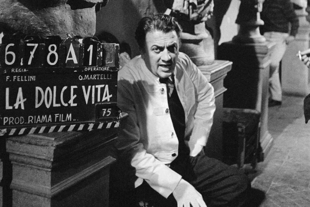 Федерико Феллини (1920-1993). Сладкая жизнь / la Dolce Vita (1960). Феллини кадры. Федерико Феллини Режиссер.