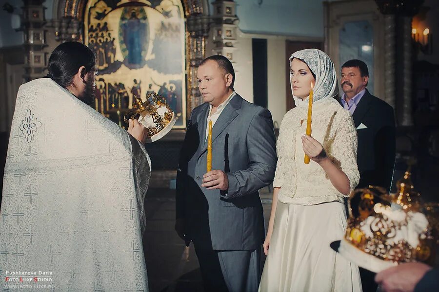 венчание в православии. венчание. венчание стариков. венчальное платье. платья для венчания в церкви спустя годы.