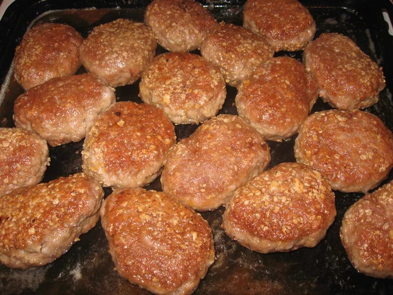 Котлеты на тарелке. Гора котлет. Котлеты без фарша. Тазик котлет. И котлет побольше.