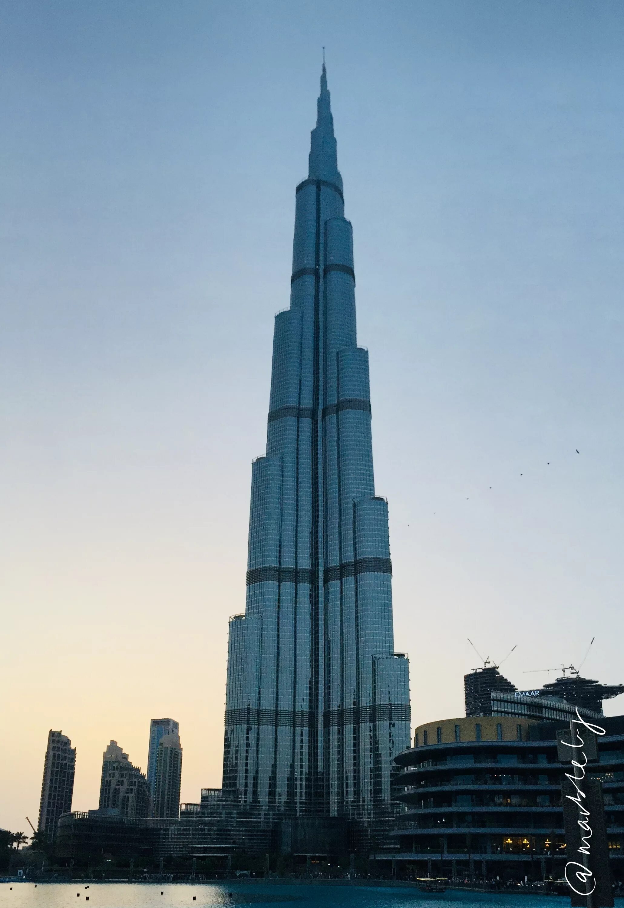 Какие бывают башни. Башня Бурдж Халифа. Башня в Дубае Бурдж. Дубай здание Бурдж Халифа. Башня Халифа в Дубае отель.