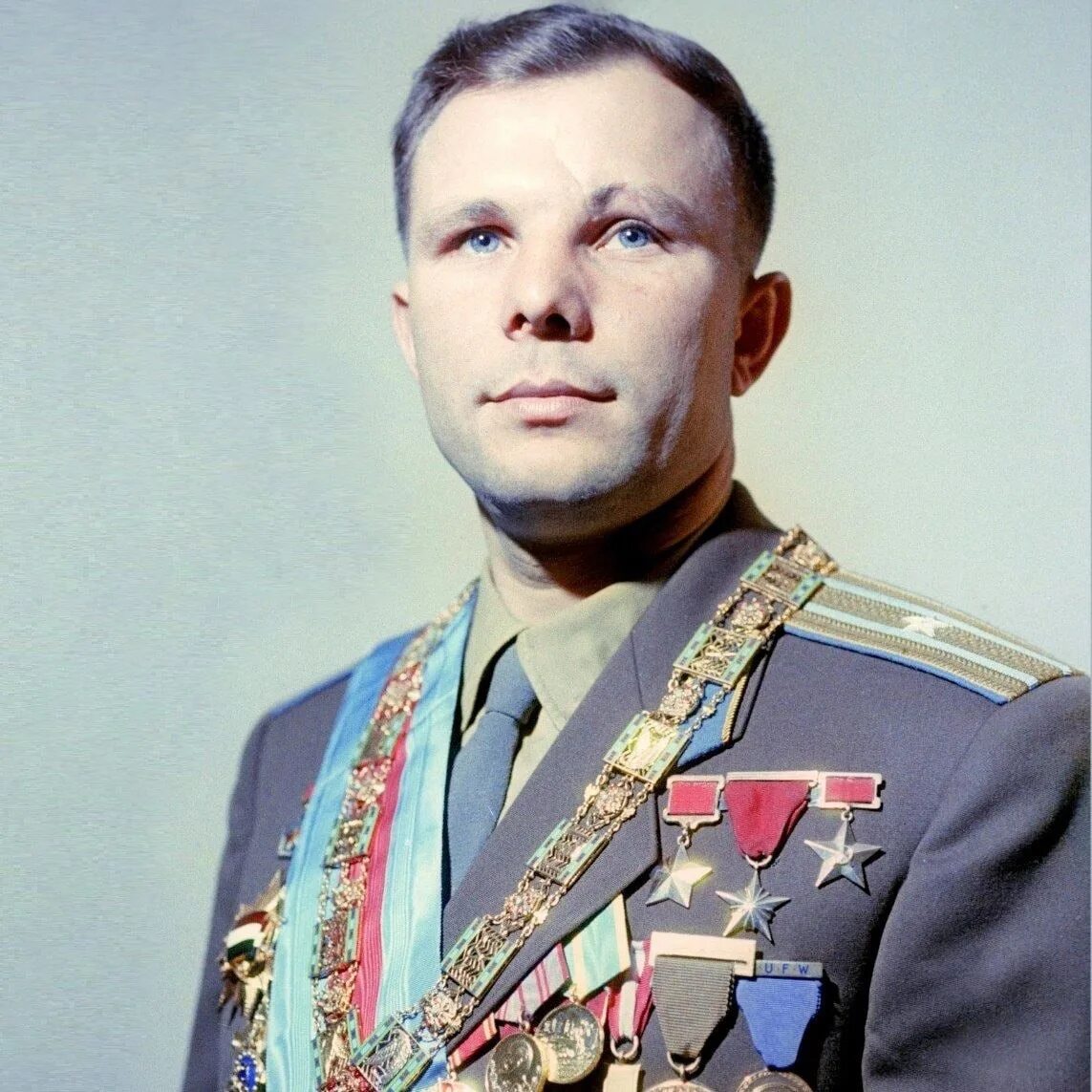 Гагарин герой советского Союза. Гагарин военный летчик
