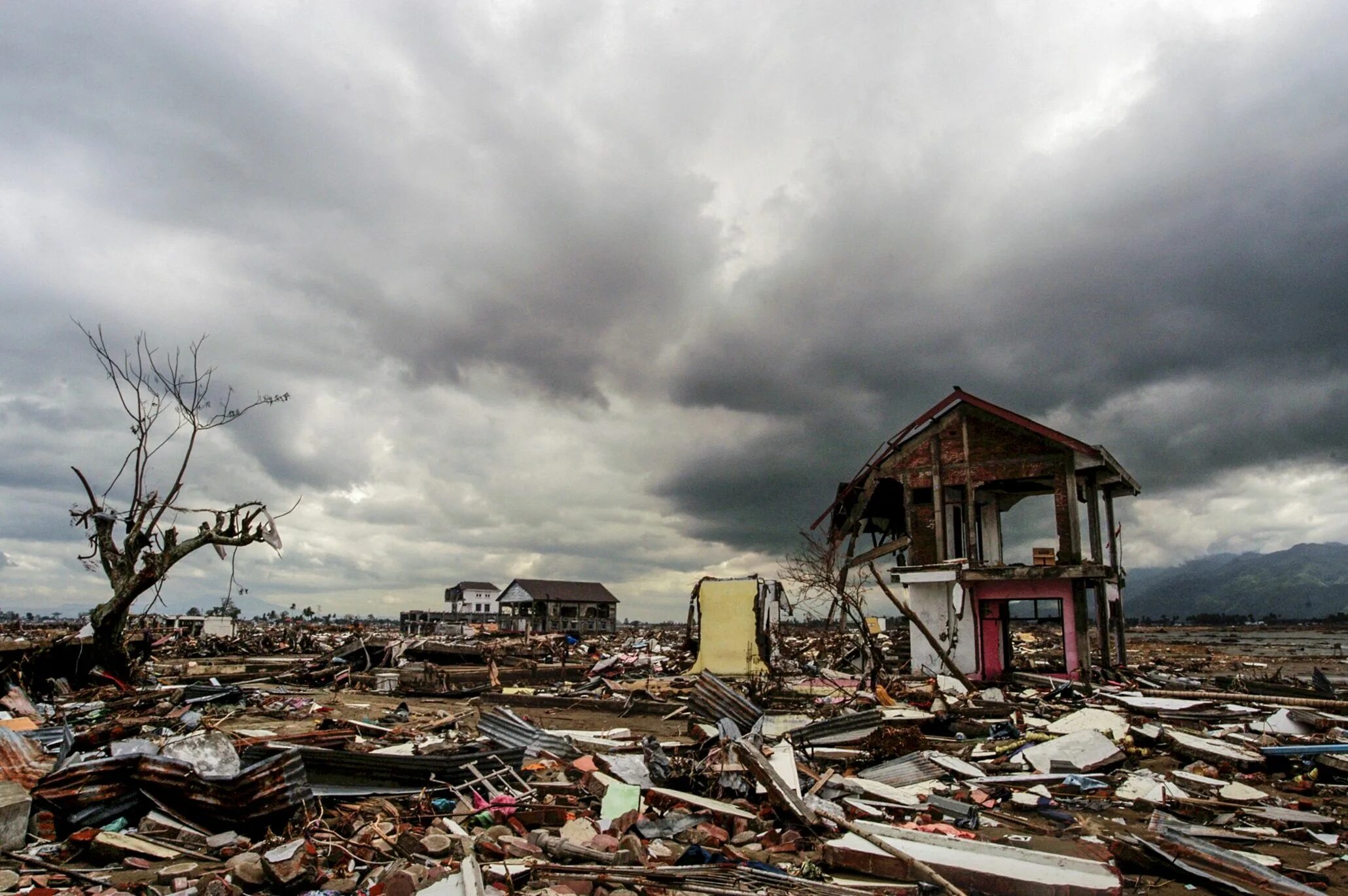 The hunt natural disaster. Стихийные бедствия. Страшные стихийные бедствия. Стихийные бедствия ЦУНАМИ. Стихийные бедствия в Африке.