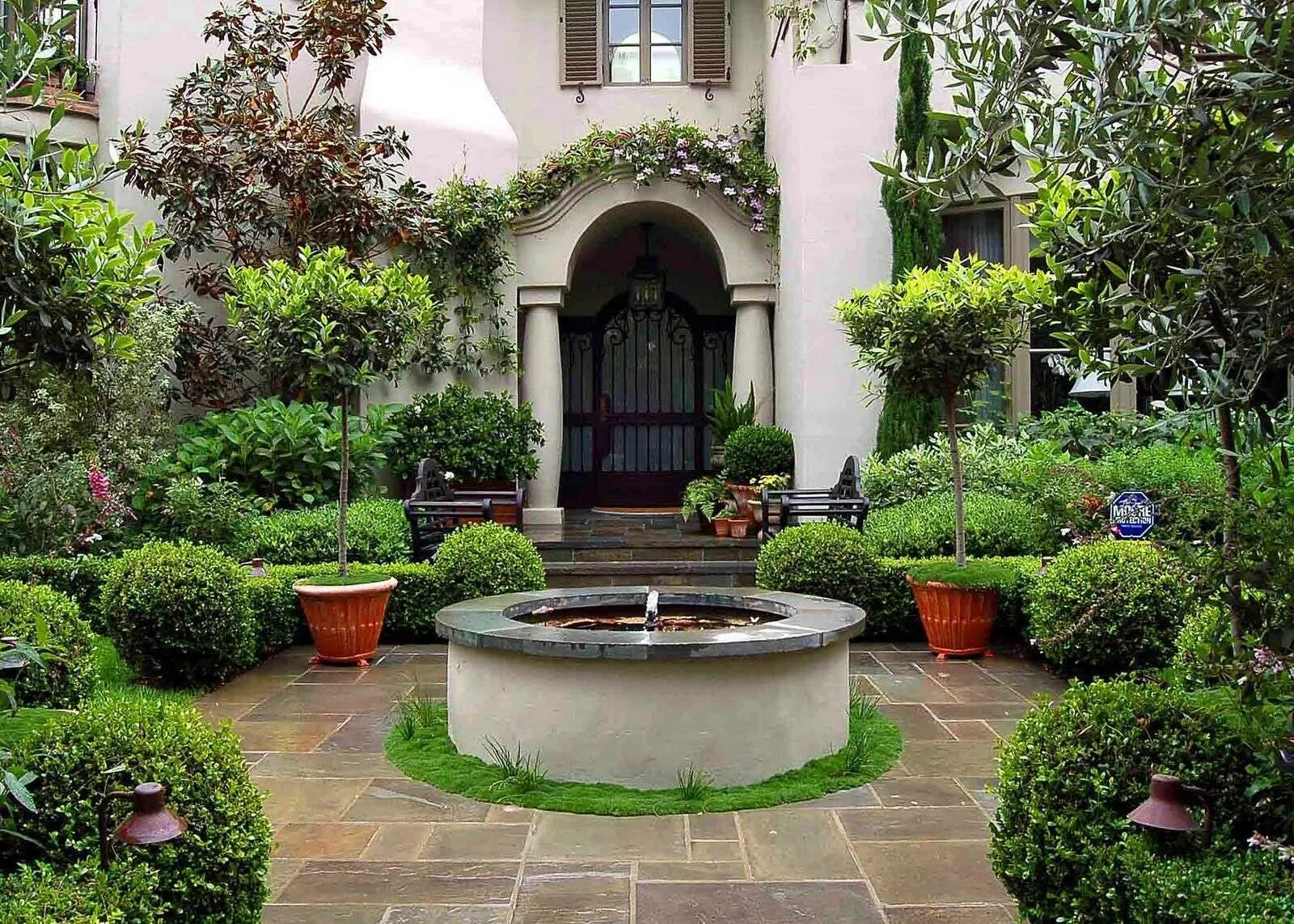 Лучшие дома с садами. Патио в испано-мавританском стиле. Испано-мавританский стиль сада. Испано-мавританские сады террасы.