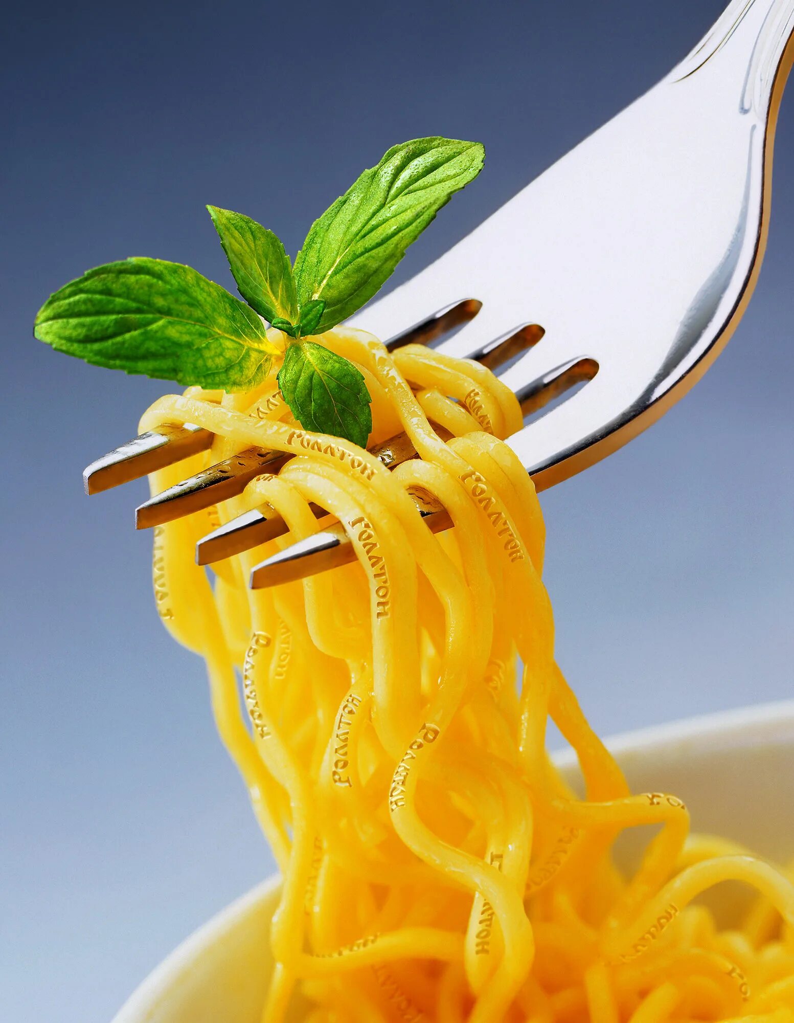 Реклама макарон. Макароны фарфалле в коробке. Макароны в упаковке. Реклама макарон. Реклама макарон.