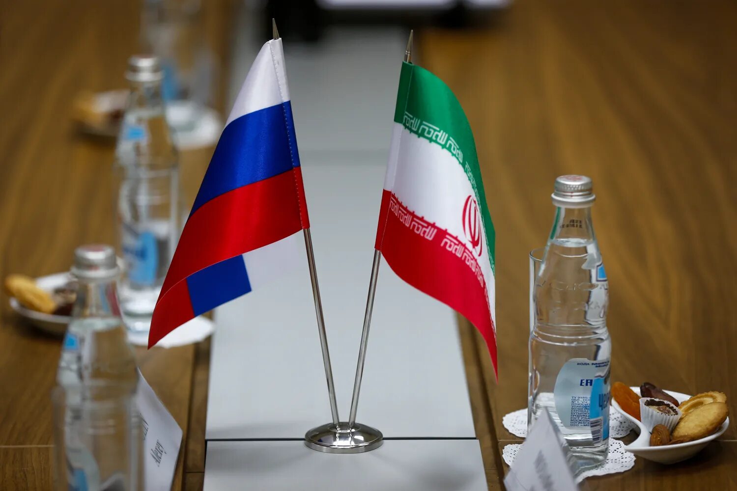 Россия Иран. Иранский и российский флаг. Российско иранское сотрудничество. Россия Иран флажки.