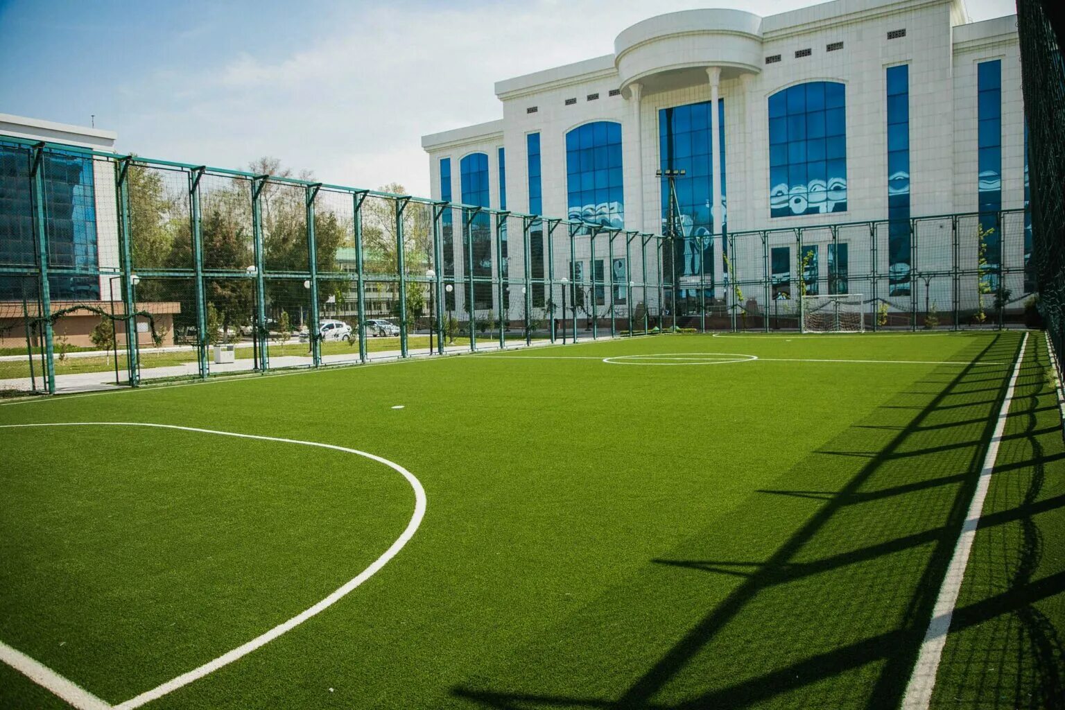 Inha university in tashkent. Inha ташкент. инха университет в ташкенте. ташкент хума стадион. стадион старт ташкент.