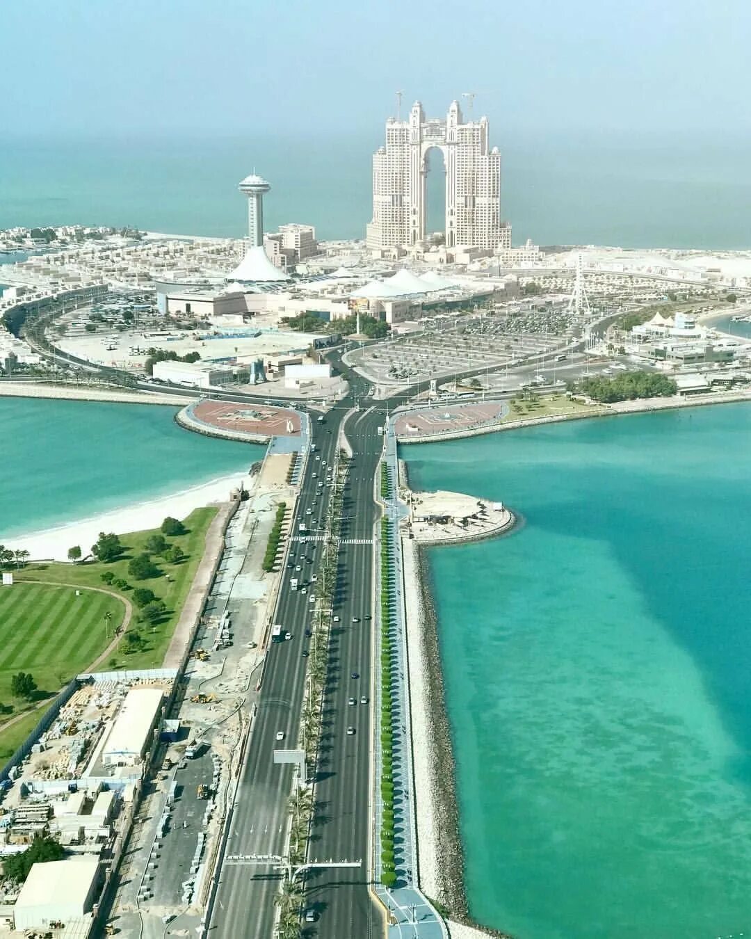 Можно ехать в дубай. Столица ОАЭ Абу-Даби. Эмират Абу-Даби достопримечательности. Столица Дубая Абу Даби. Корниш Абу Даби.