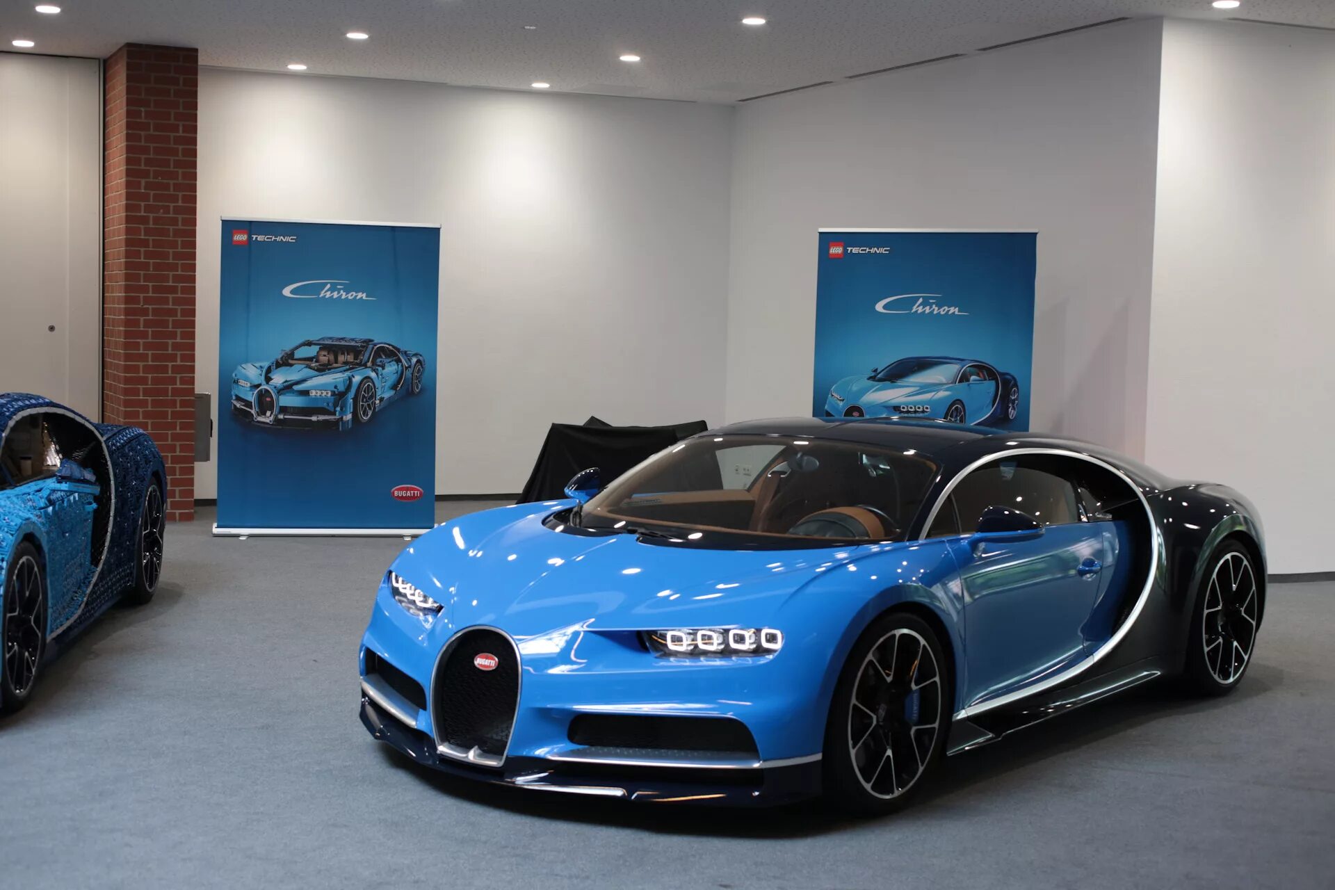 Бугатти ЧИРОН. Bugatti Chiron (1500 л. с.). Бугатти Вейрон в Москве. Бугатти ЧИРОН В Москве. Bugatti чья