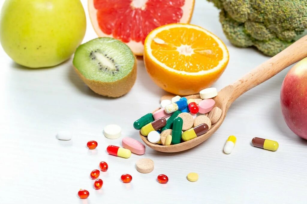 Vitamins dietary supplements. Витамины. Пищевые и биологически активные добавки. Таблетки и фрукты. Пищевые добавки витамины.