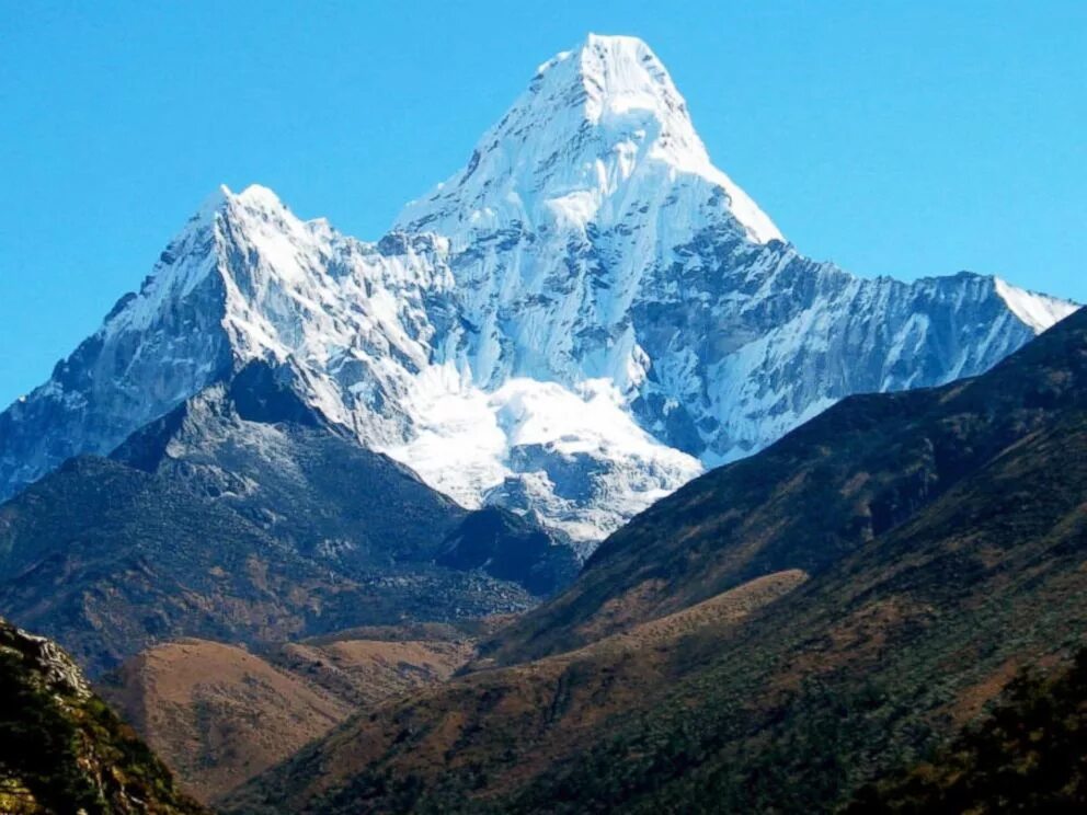 Mount everest is high in the world. Гималаи. Джомолунгма. Гималаи Эверест. Гора Юйшань. Самая высокая гора в мире.