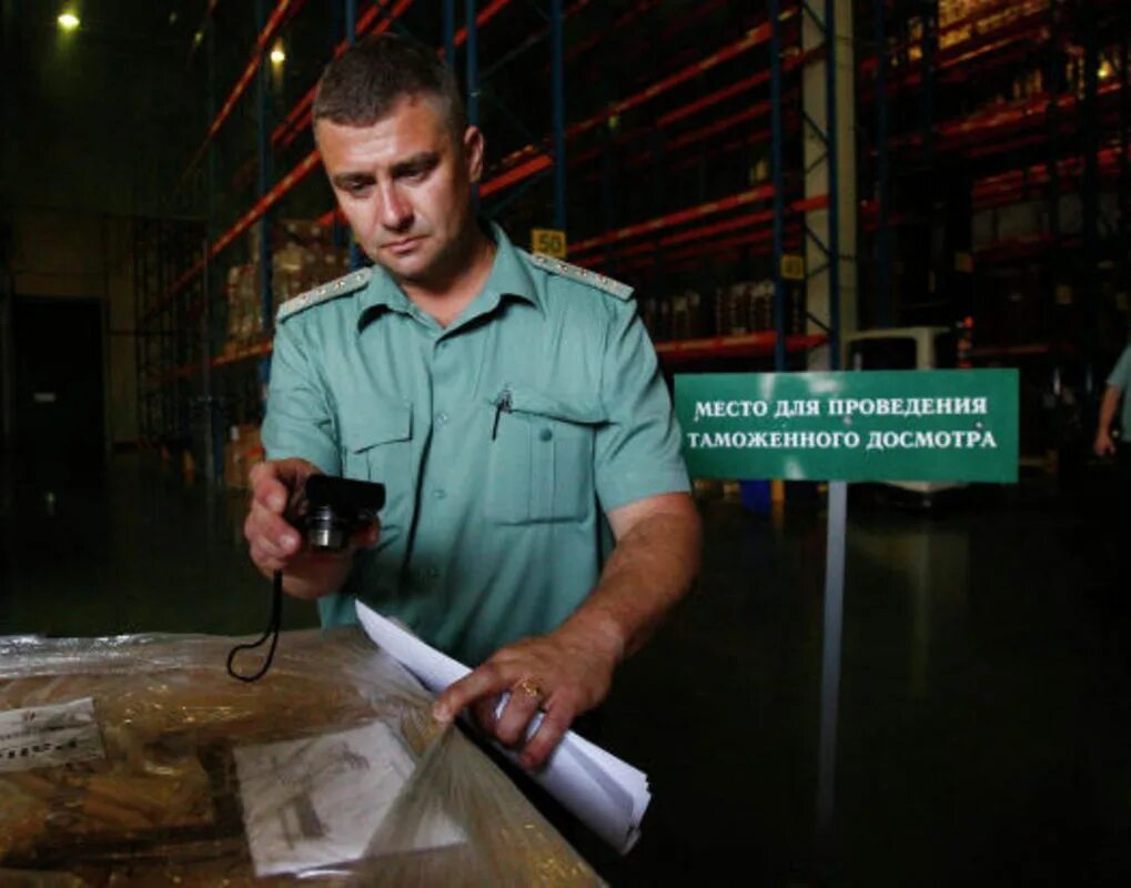 таможенный досмотр. досмотр товара. таможенный досмотр груза. досмотр товара. таможенный досмотр.