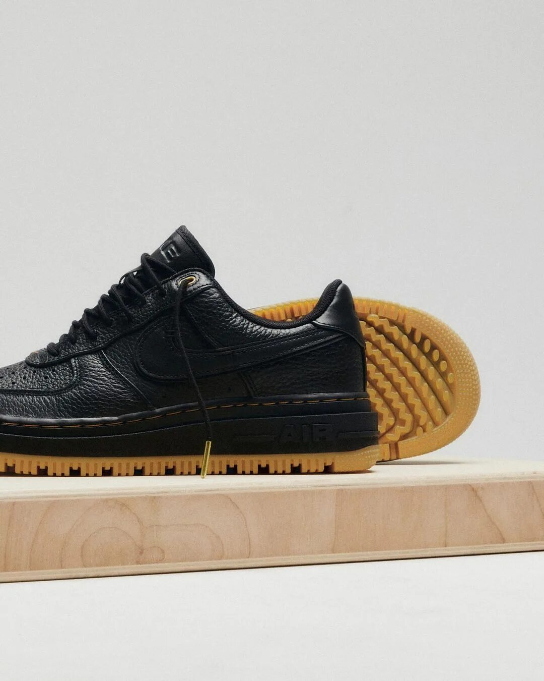 Nike air force 1 luxe. Nike air force 1 luxe black. Nike air force 1 luxe black gum. Nike air force 1 luxe black. Nike air force 1 low luxe.