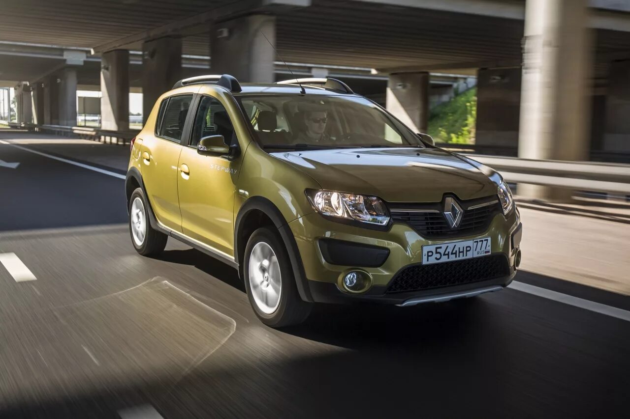 Купить б/у Renault Sandero II Рестайлинг Stepway 1.6 MT (113 л.с.) бензин механи