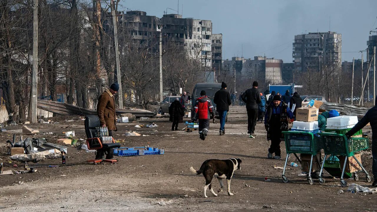 Расстрел в мариуполе 9 мая 2014. Расстрелянный мариуполь. Мариуполь расстрелян. Стрельба в мариуполе 9 мая 2014. Мариуполь 2014.