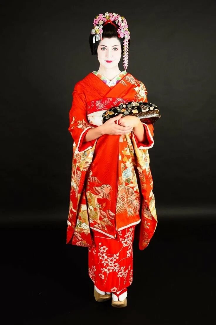 Традиционное японское кимоно юката. Национальный японский костюм кимоно. Изобразить национальную одежду японии. Кимоно японское фурисодэ. Национальная одежда японии кимоно.
