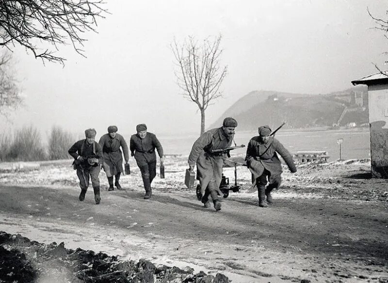 Солдаты РККА 1944. Советские пулеметчики 1943-1945. Что такое пехота на войне. Советская пехота 1941. Военная хроника сводки