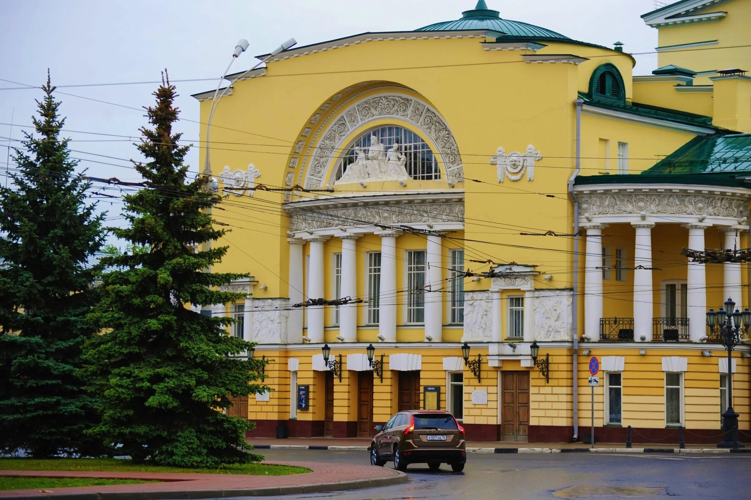 Фото театра ярославля. Театр имени Волкова Ярославль. Театр фёдора Волкова в Ярославле. Театр драмы Волкова в Ярославле. Ярославль русский театр.