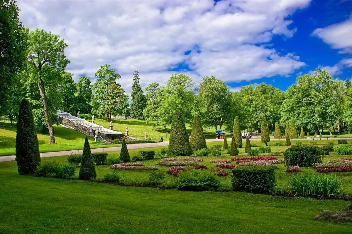 Парк какой прекрасный. Петергоф Нижний парк. Нижний сад Петергофа. Петергоф арки в Нижнем парке. Петергоф летний сад.