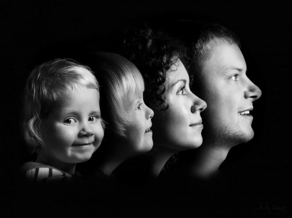 Родителей лица. Креативный семейный портрет. Портретная фотосъемка семейная. Семейный студийный портрет. Идеи для семейного портрета.