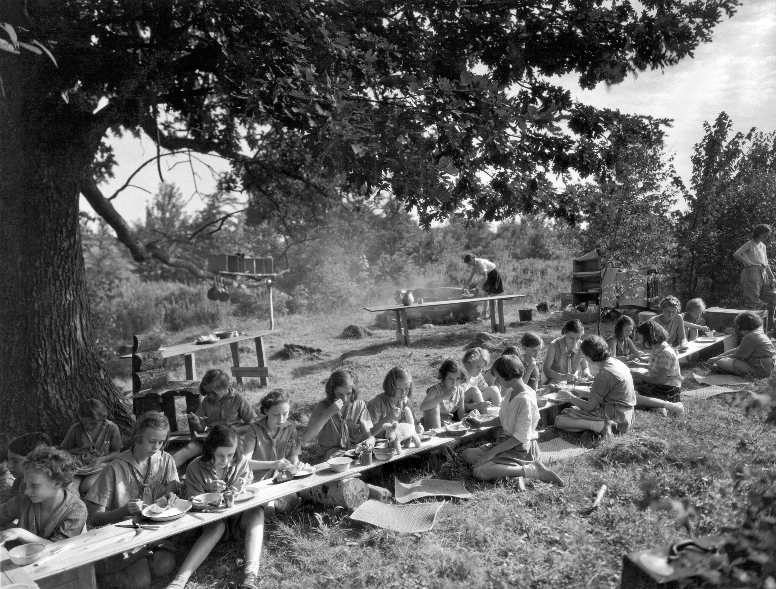 Camp massacre. Boys Camp 1920-1929. Порка в лагере девочек-скаутов. Американские девочки Скауты ретро фото. At the Camp.