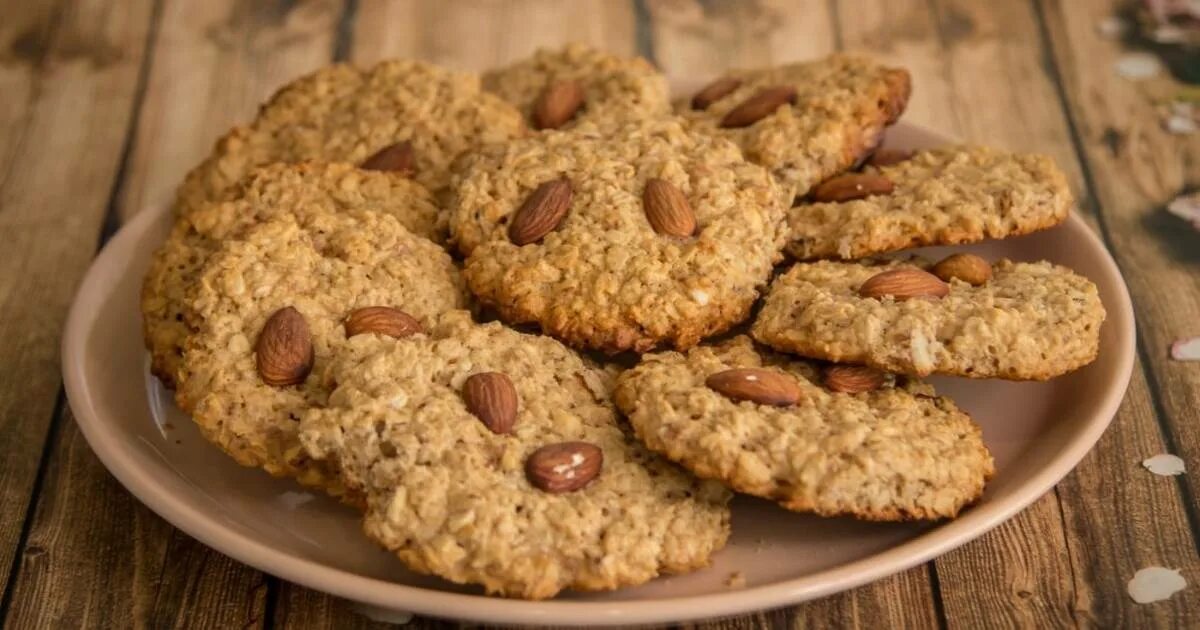 миндальное печенье без сахара. миндальные амаретти. печенье без ванилина. миндальное печенье без сахара. миндальное печенье missis pickez.