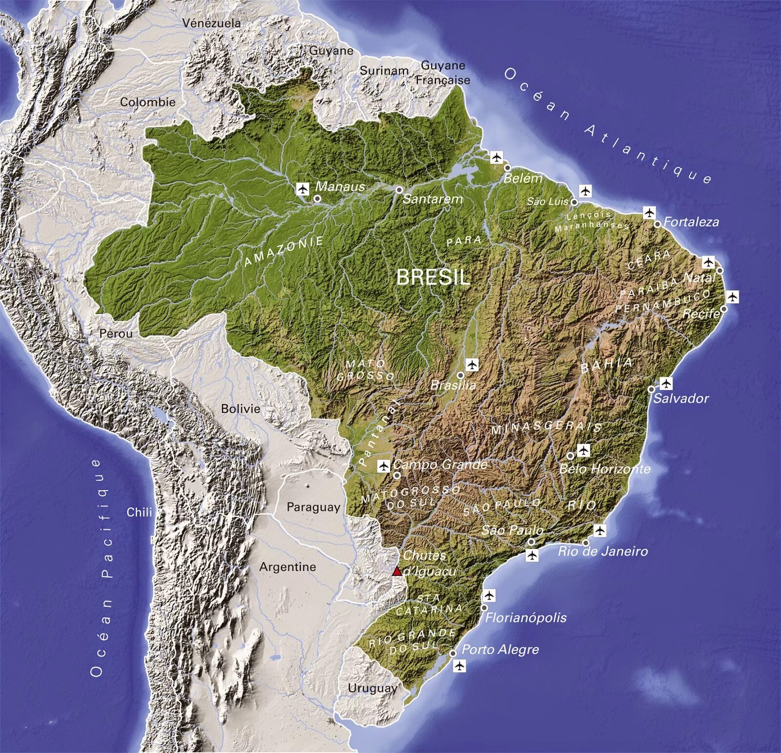 В какой стране расположена большая часть амазонской. Рельеф Бразилии карта. Бразилия рельеф Плоскогорья. Южная Америка бразильское плоскогорье. Бразильское плоскогорье рельеф.