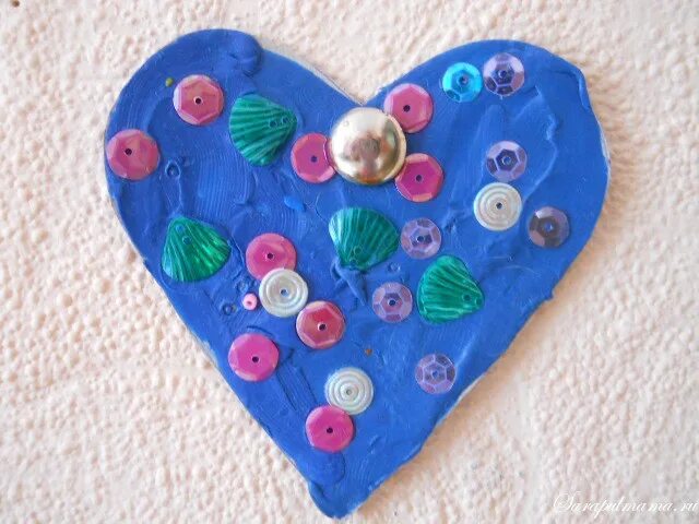 сердечки из теста. цветы – сердечки лепка в старшей группе. сердце украсить пластилином. пластилинография сердце для мамы. цветы сердечки лепка.