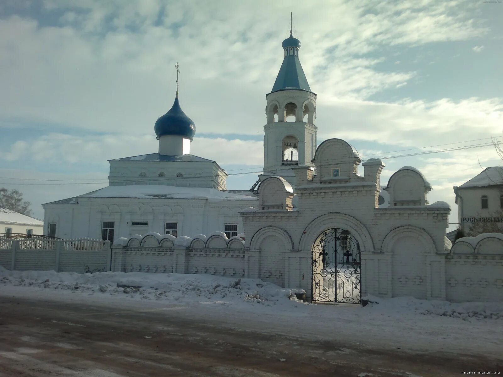 Поселок октябрьский татарстан. Храм посёлок Васильево Зеленодольский район. Крестовоздвиженская Церковь Васильево. Храм Воздвижения Креста Господня Васильево. Васильево Зеленодольский район Крестовоздвиженская Церковь.