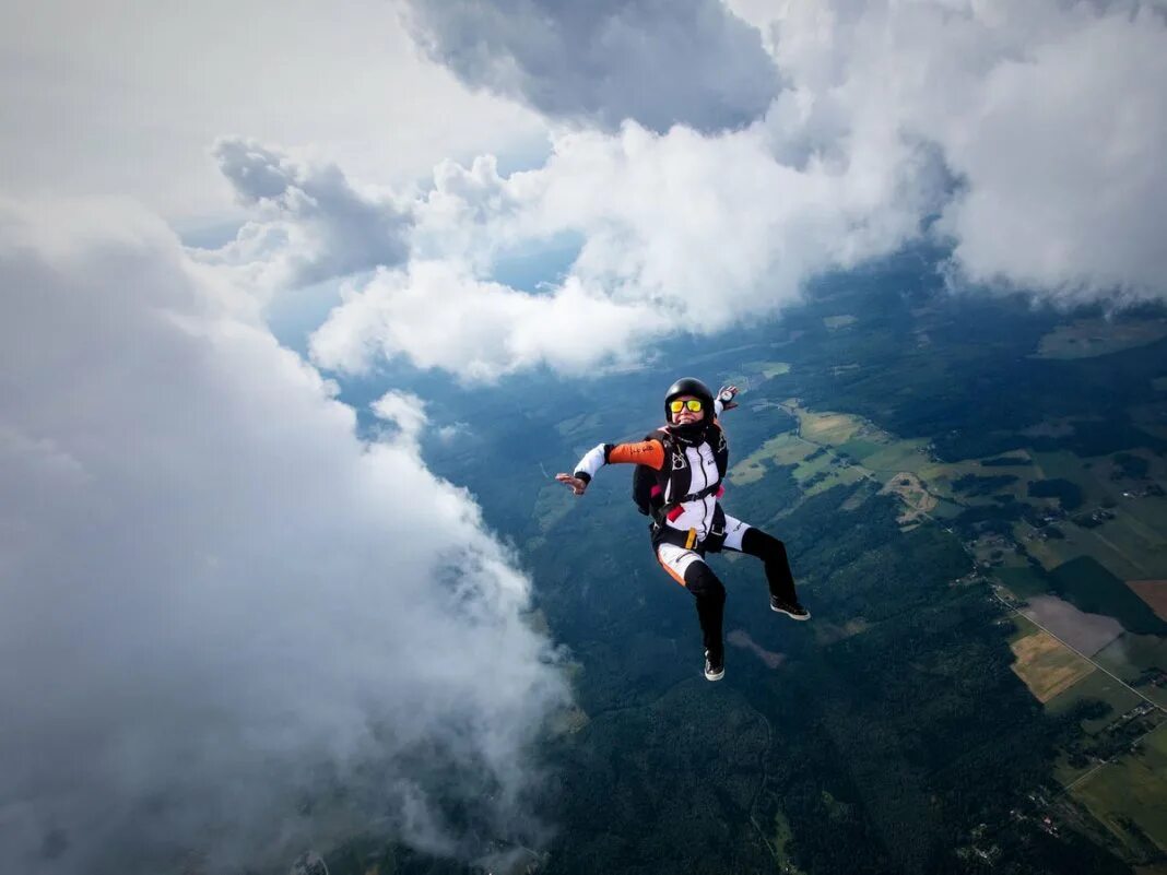 Самое быстрое свободное падение. Свободное падение скайдайвинг. Красивый прыжок. Прыжок с парашютом. Красивый прыжок с парашютом.