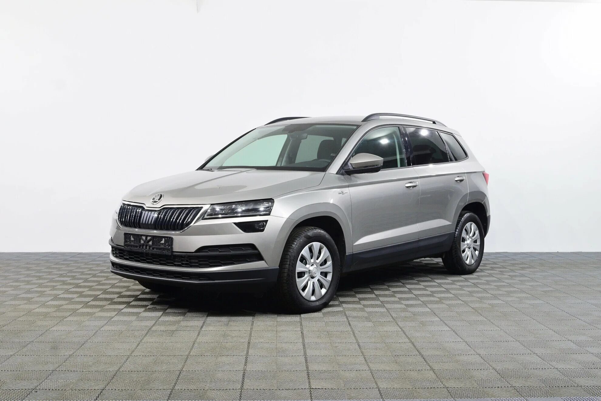 Купить новый шкода карок. Skoda Karoq 2024. Skoda Karoq 2023 Grey. Skoda Karoq 1.0 TSI MT Tour. Škoda Karoq Blueprint.