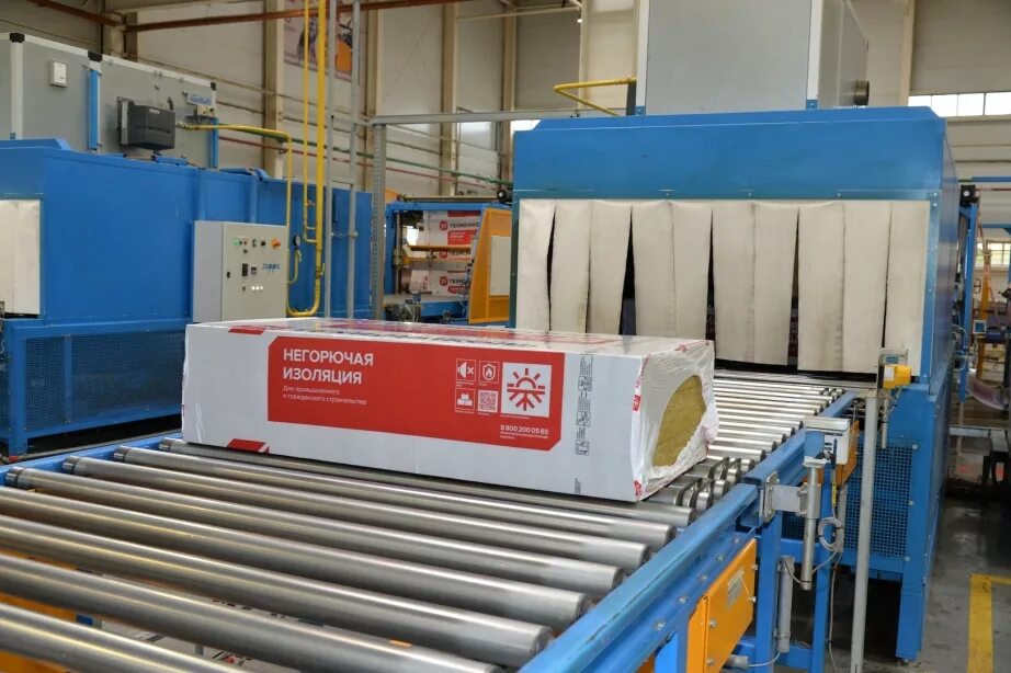 Rockwool железнодорожный. Маятниковый раскладчик минеральной ваты. Цех производства каменной ваты. Оборудование для производства минеральной ваты. Завод стекловолокна в махачкале.