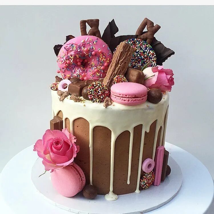 Украшение торта сладостями. Декор торта для девочки. Красивые торты на день рождения. Необычный торт для девочки. Оформление сладостями