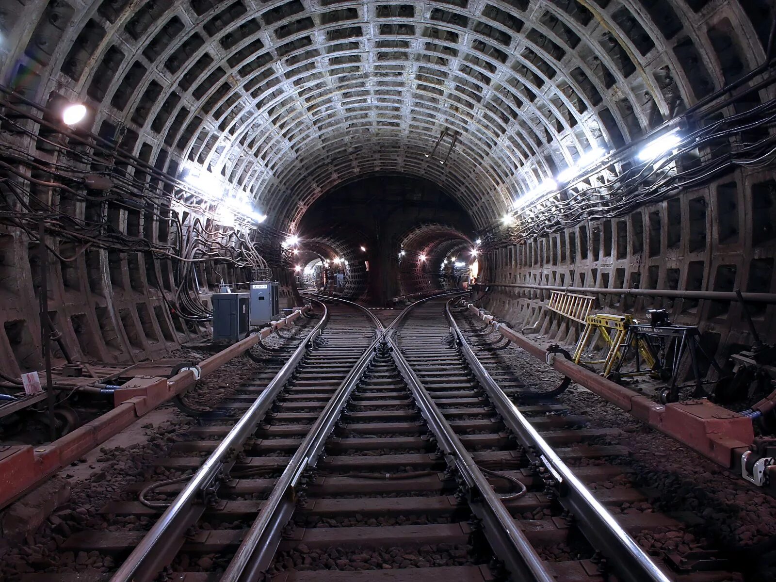 Тоннель метро Москвы. Тоннели Московского метрополитена. Московский метрополитен Шахты. Метро Москва туннель Москва.