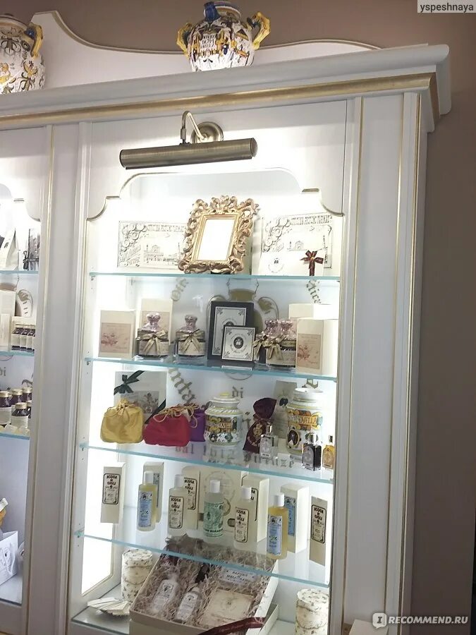 Новелла магазин. Композиция новеллы. Аптека farmaceutica di santa maria novella флоренция. Уфа часы проспект октября. Ювелирные магазины уфа.