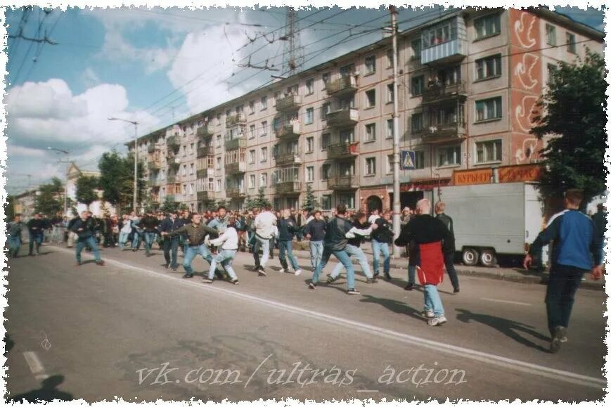 30 декабря 2001 года. Калуга 90-е. Локомотив Калуга Зенит 2001. Калуга гостиница Калуга 90е годы. Калуга в 90 е годы.