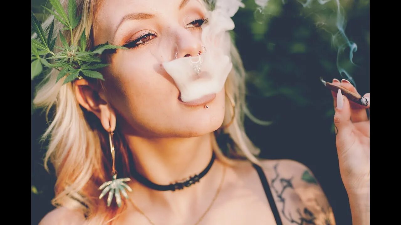 Девушка с кальяном. And she liked smoke. Рука в дыму. Девушка выдыхает. Like smoke.