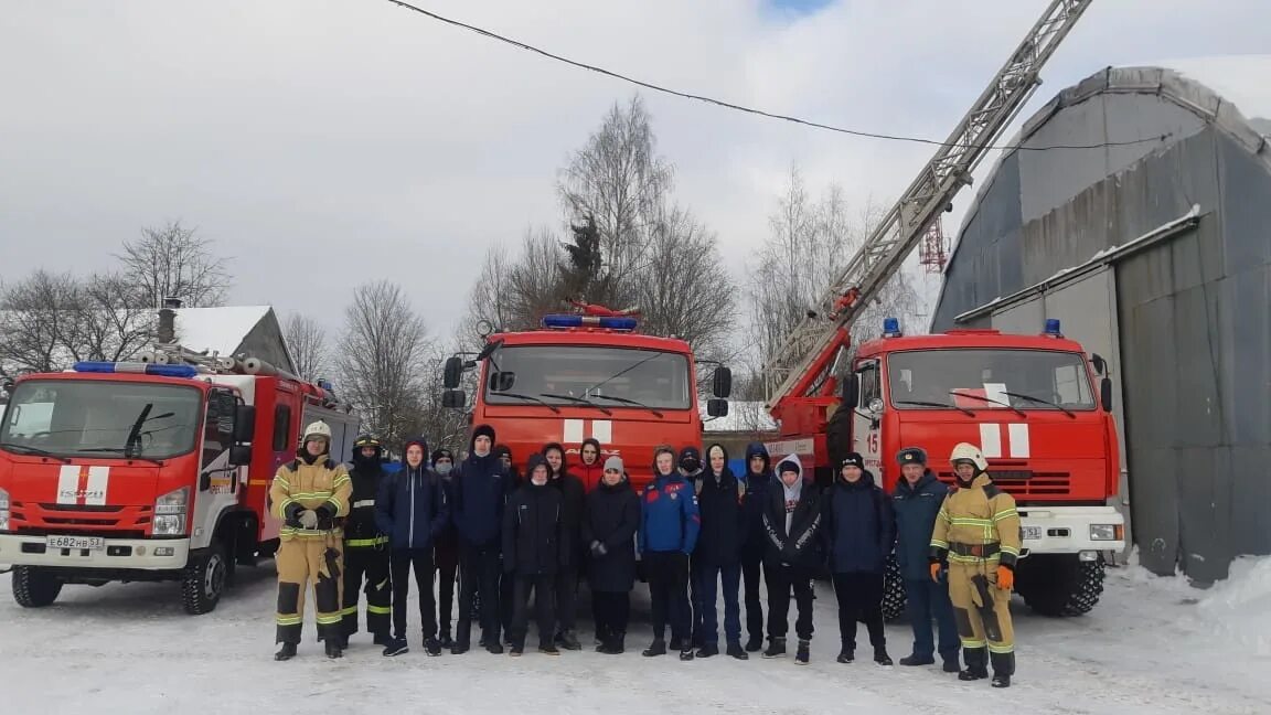 Аварийная новгородской области. МЧС Новгородской области. Новгородские пожарники. Учения МЧС Новгородская область. Пресс служба МЧС Новгородская область.