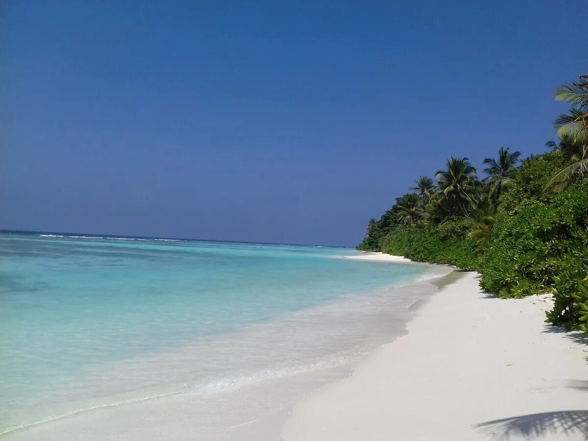 Тинаду остров Мальдивы. Thinadhoo Мальдивы. Тинаду атолла Вааву Мальдивы. Пляж острова Тинаду Мальдивы. Ваав