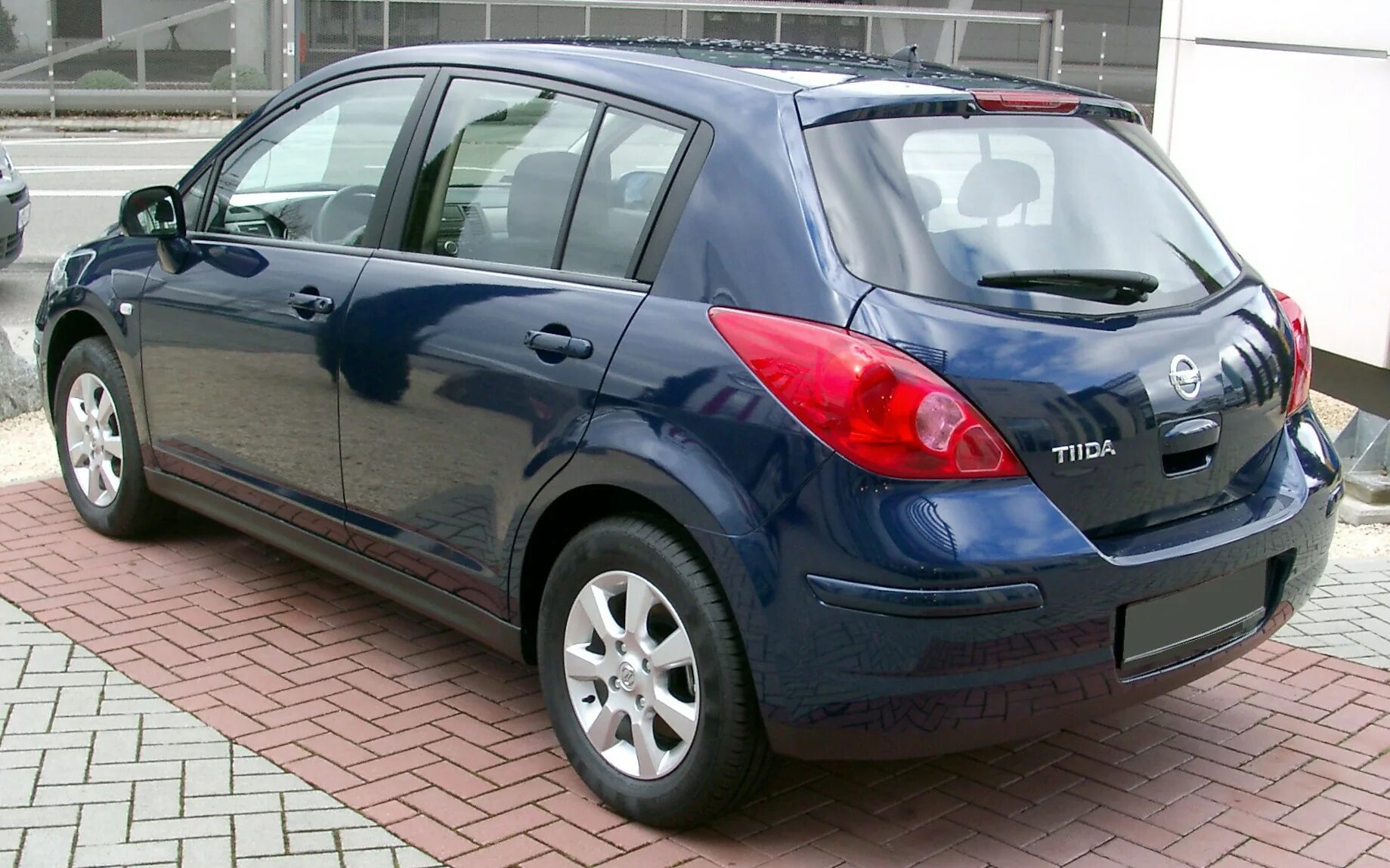 Nissan Tiida Hatchback 2012. Ниссан Тиида 2008 хэтчбек. Ниссан Тиида 2012 хэтчбек. Ниссан Тиида 2011 хэтчбек.