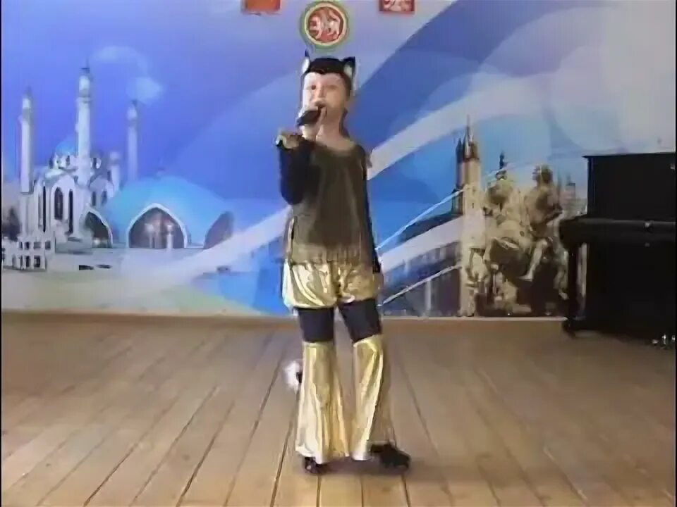 С новым годом кошки. Царство кошек в сити молле. Мелодия королевство кошек. Песни королевство кошек. Королевство кошек.