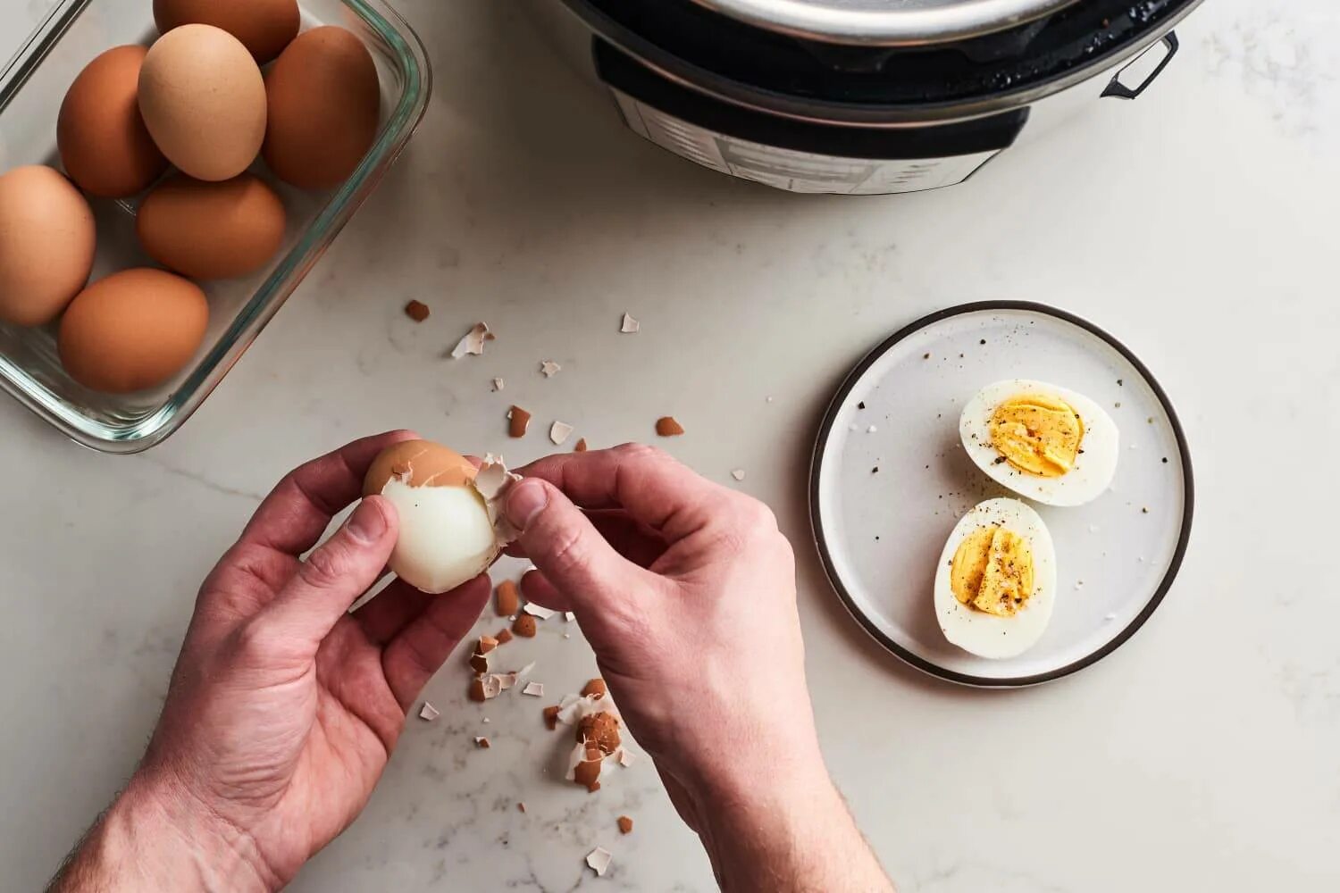 Яйца варятся. Вареные яйца. Яйца в кастрюле. Яйца приготовленные.