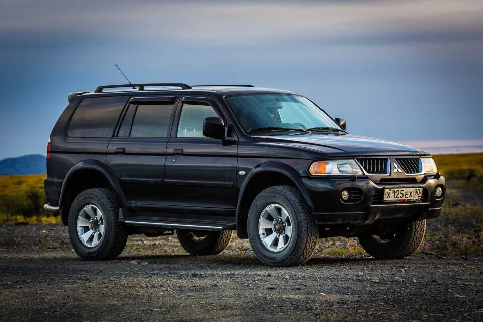 Мицубиси паджеро спорт москве. Mitsubishi Pajero Sport 1. Mitsubishi Pajero Sport 2000. Mitsubishi Pajero Sport 1 поколения. Митсубиси Паджеро спорт 2006.