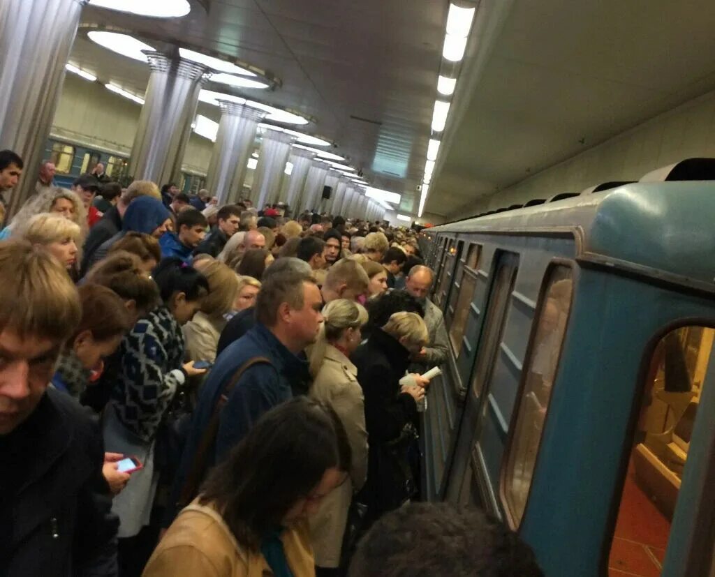 Московское метро утром. Час пик на Таганско-Краснопресненской линии. Таганско Краснопресненская в час пик. Метро Выхино, Таганско-Краснопресненская линия, Москва. Таганско-Краснопресненская ветка метро.