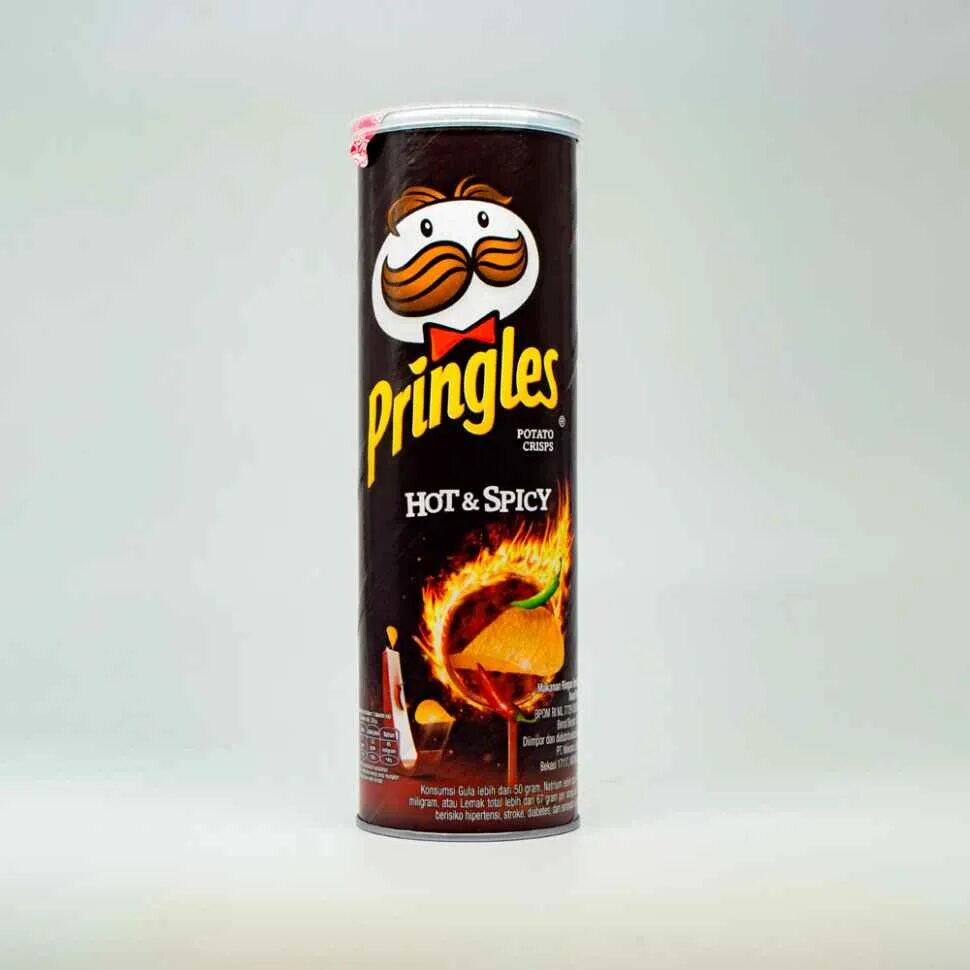 Принглс хот энд спайси 165гр. Pringles hot & Spicy Китай. Чипсы Pringles hot Spicy острые пряности 165г. Spicy Comic. Хот энд колд